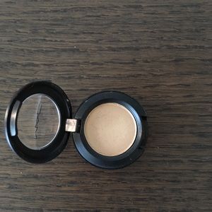MAC shadow color Ricepaper.